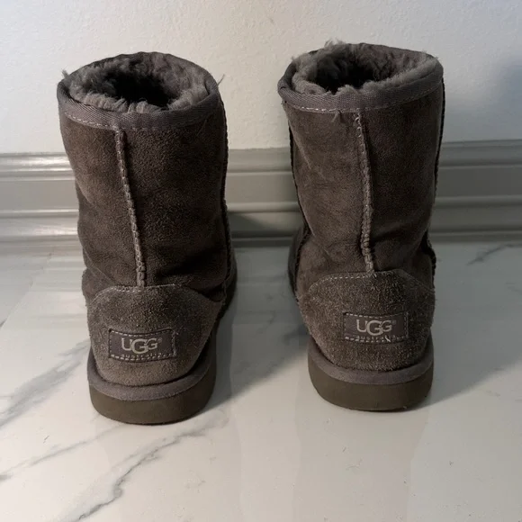 UGG Classic Short II grey boots - Picture 3 of 8